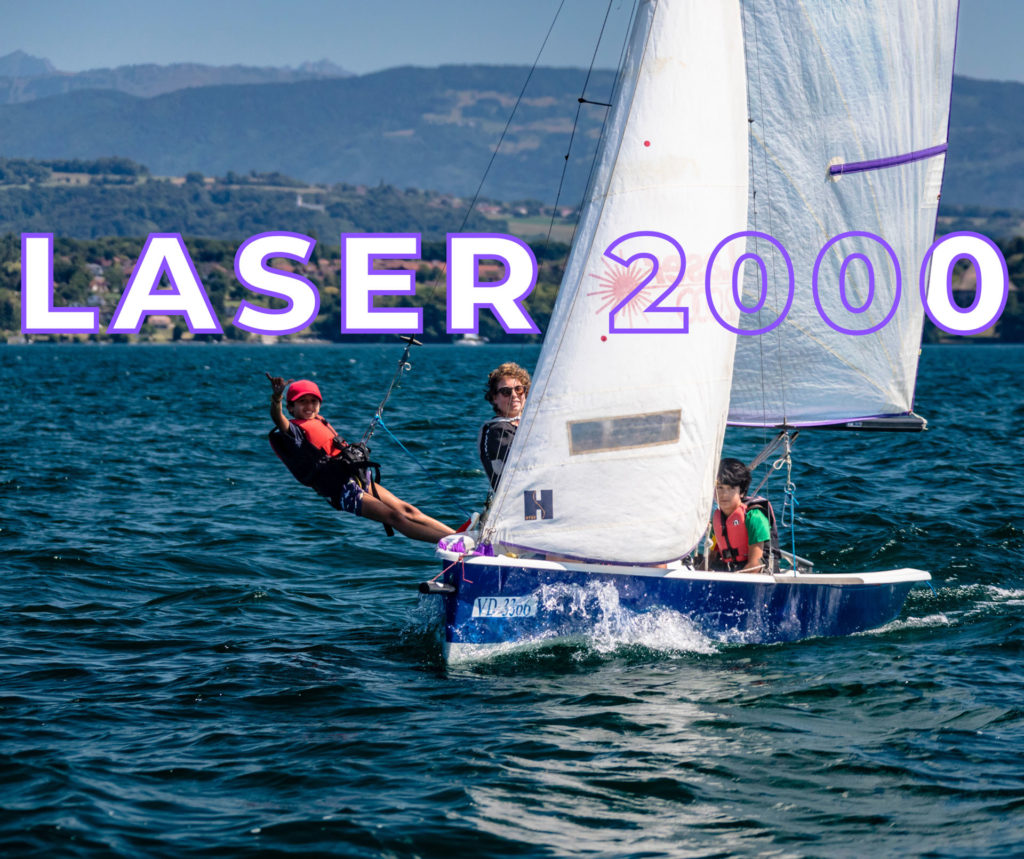 Navigation en Laser 2000 lors d'un cours de voile au Club Nautique de Crans sur le lac Léman