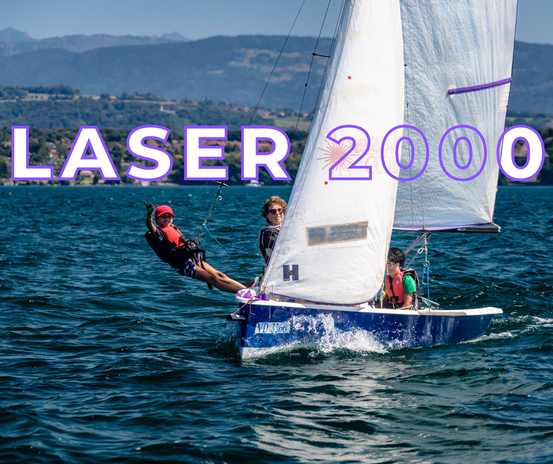 Navigation en Laser 2000 lors d'un cours de voile au Club Nautique de Crans sur le lac Léman